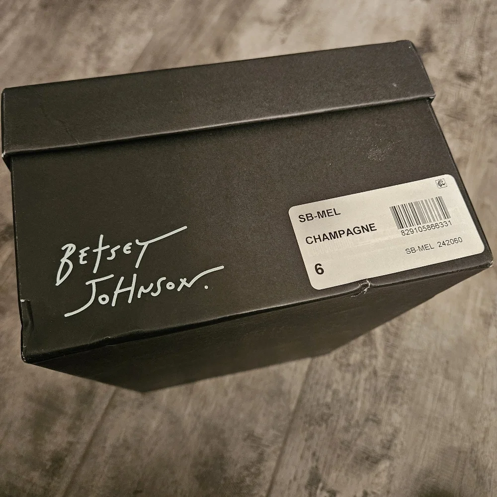 NWT Betsey Johnson Mel Rhinestone Champagne Block Heel Pumps - Picture 10 of 10